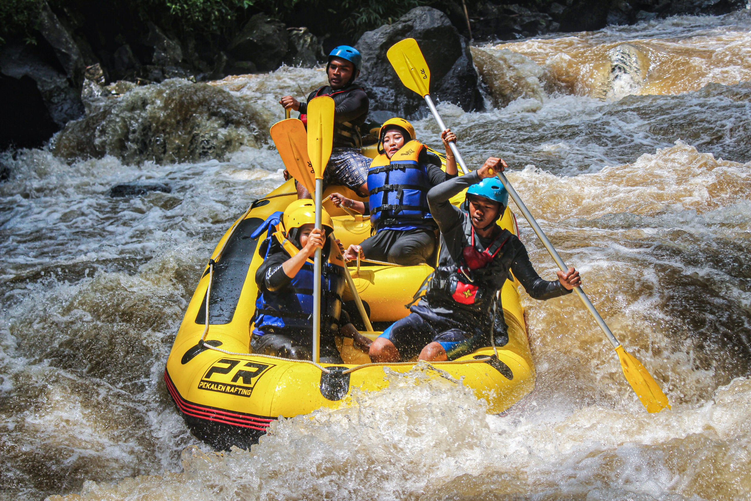 Rafting: Cara Terbaik untuk Menikmati Alam dan Adrenalin