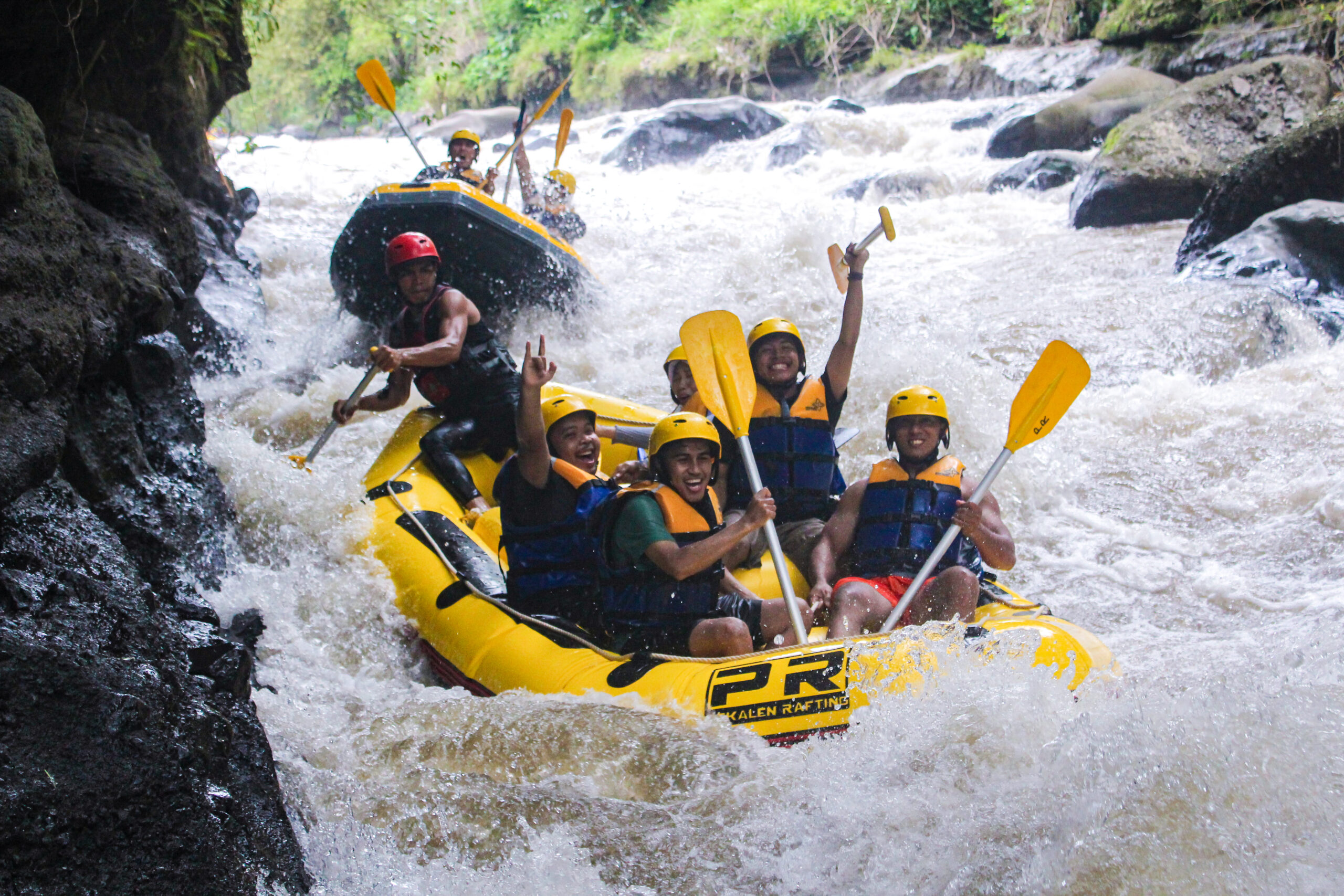 Tips Menghadapi Arus Kuat saat Rafting