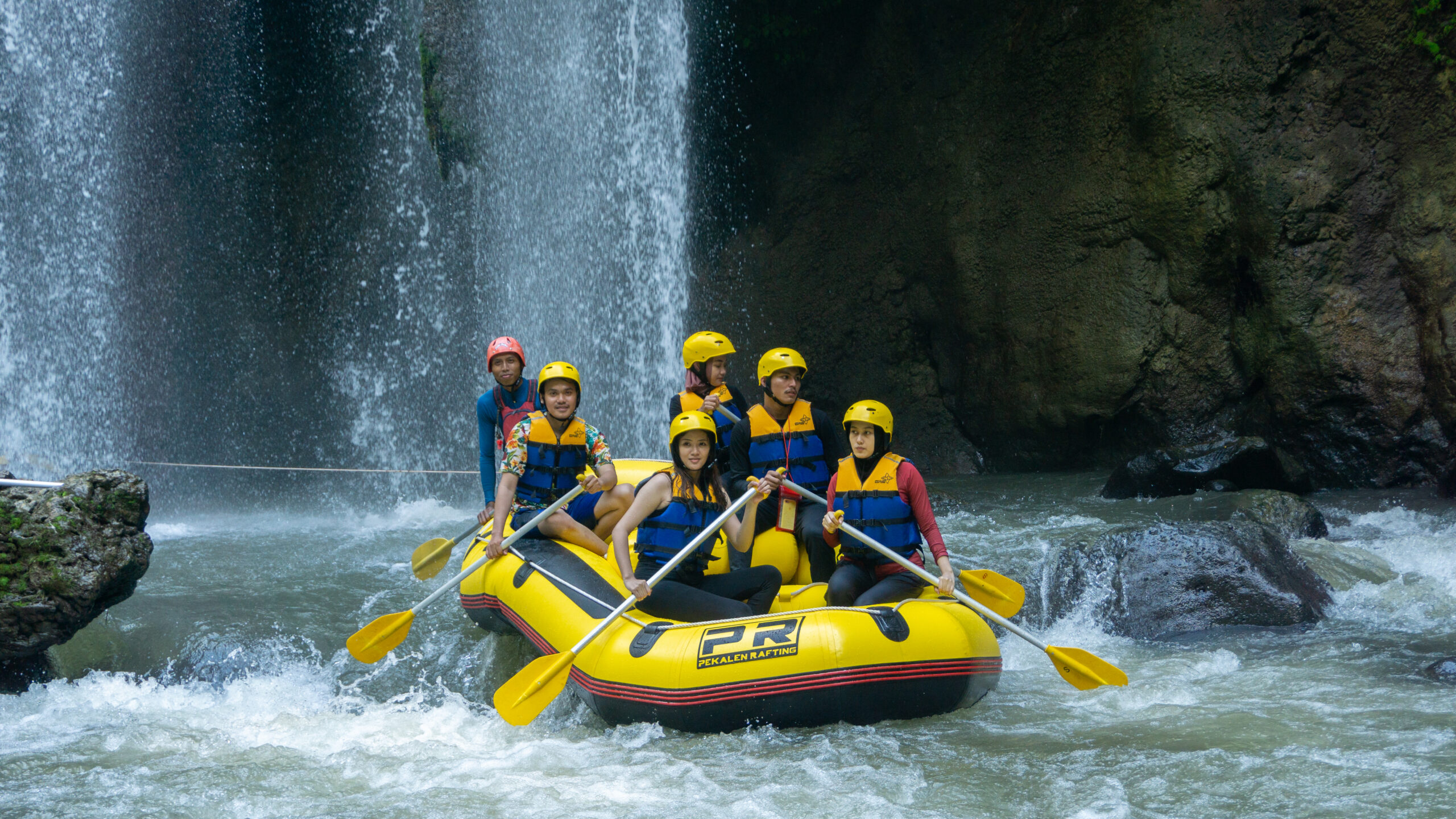 Rafting Cocok untuk Anak Muda Pecinta Tantangan