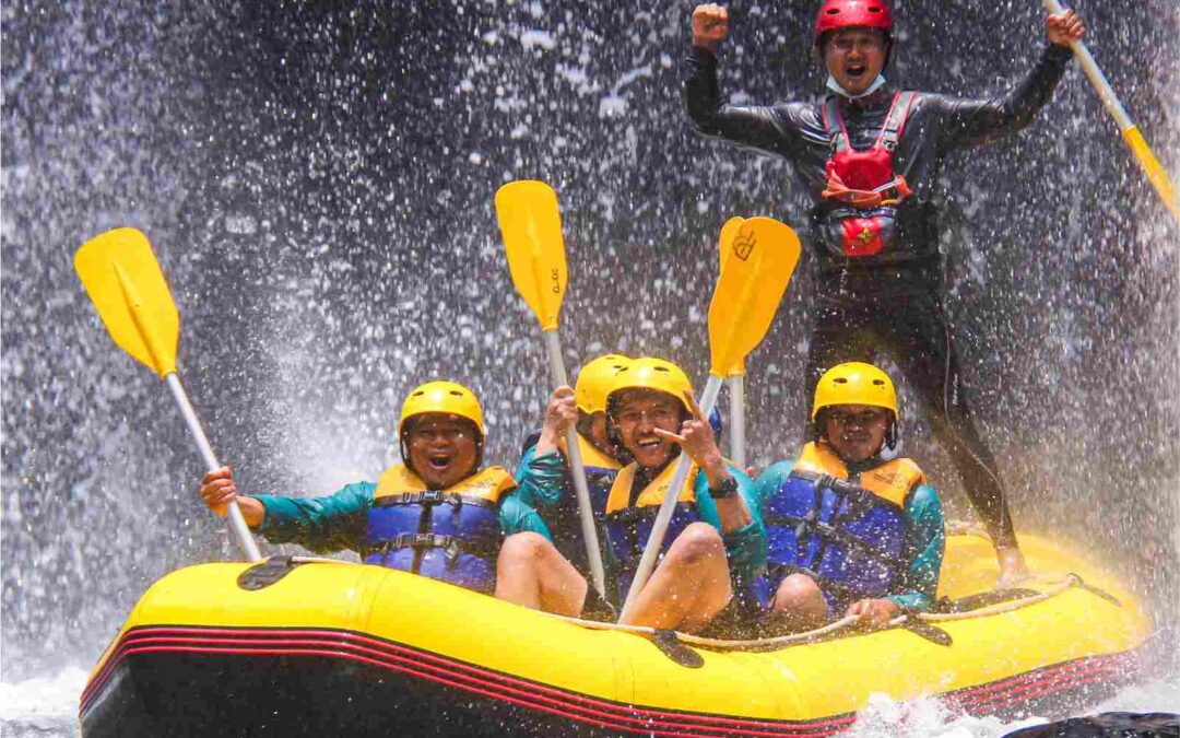 Bukan Cuma Arung Jeram, Pekalen Rafting Jadi Arena Ketawa Massal!