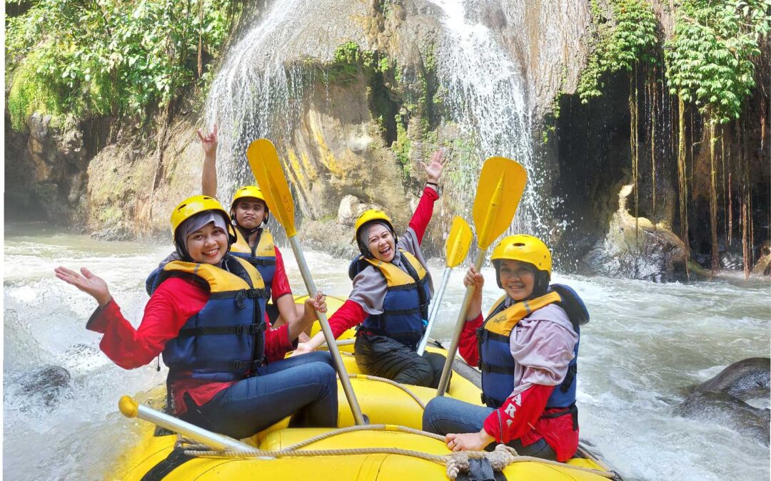 Senyum Manis Pulang dari Pekalen Rafting