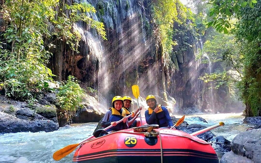 Dari Tantangan hingga Kebersamaan, SAVE MOMENTS Kalian di Pekalen Rafting! 